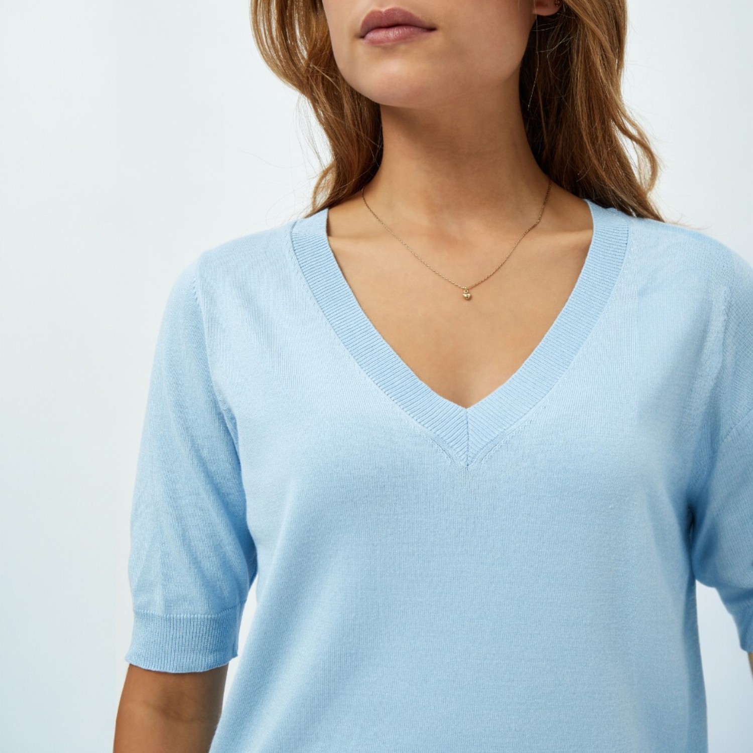 Milla V-Neck Knit Tee Ice Blue | Minus