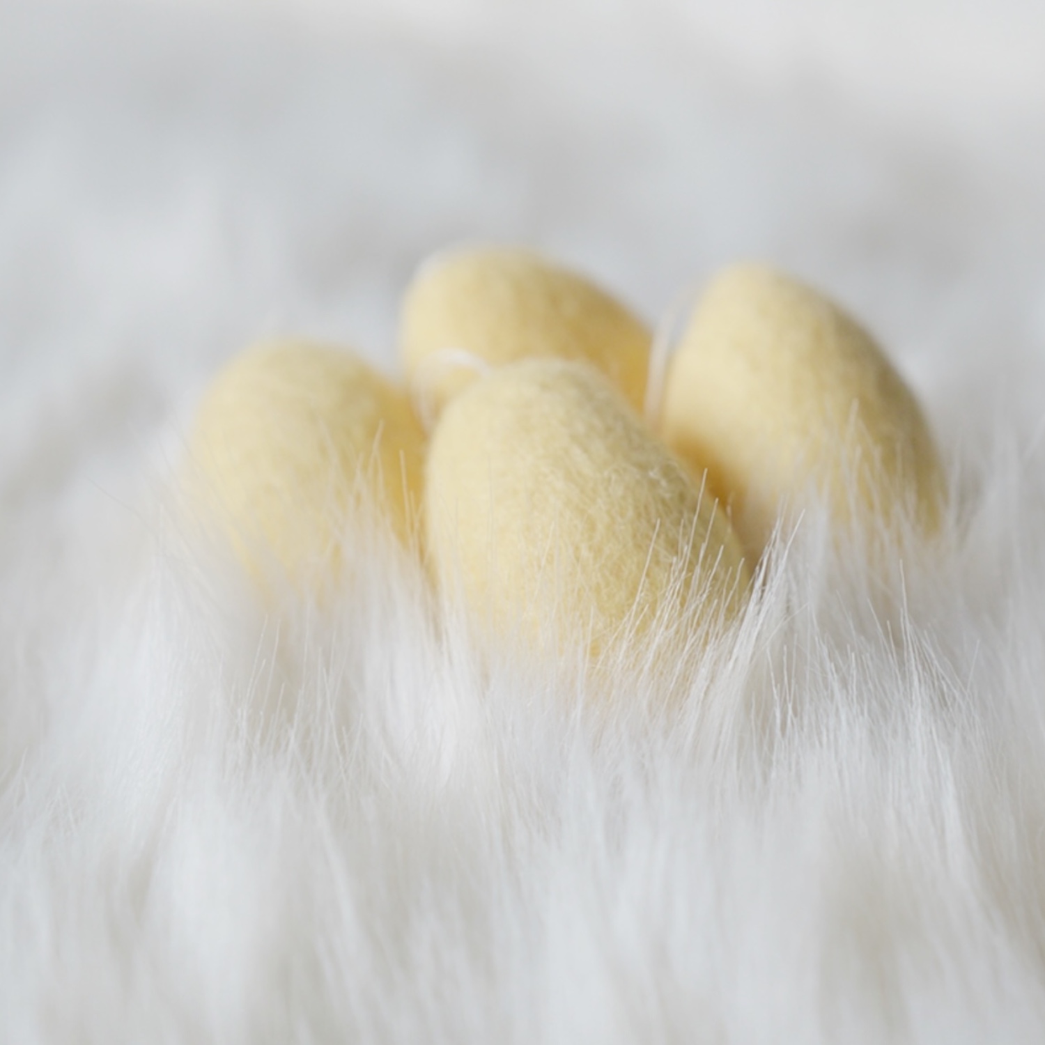 Vilten Ei Hanger Yellow | Noord Living