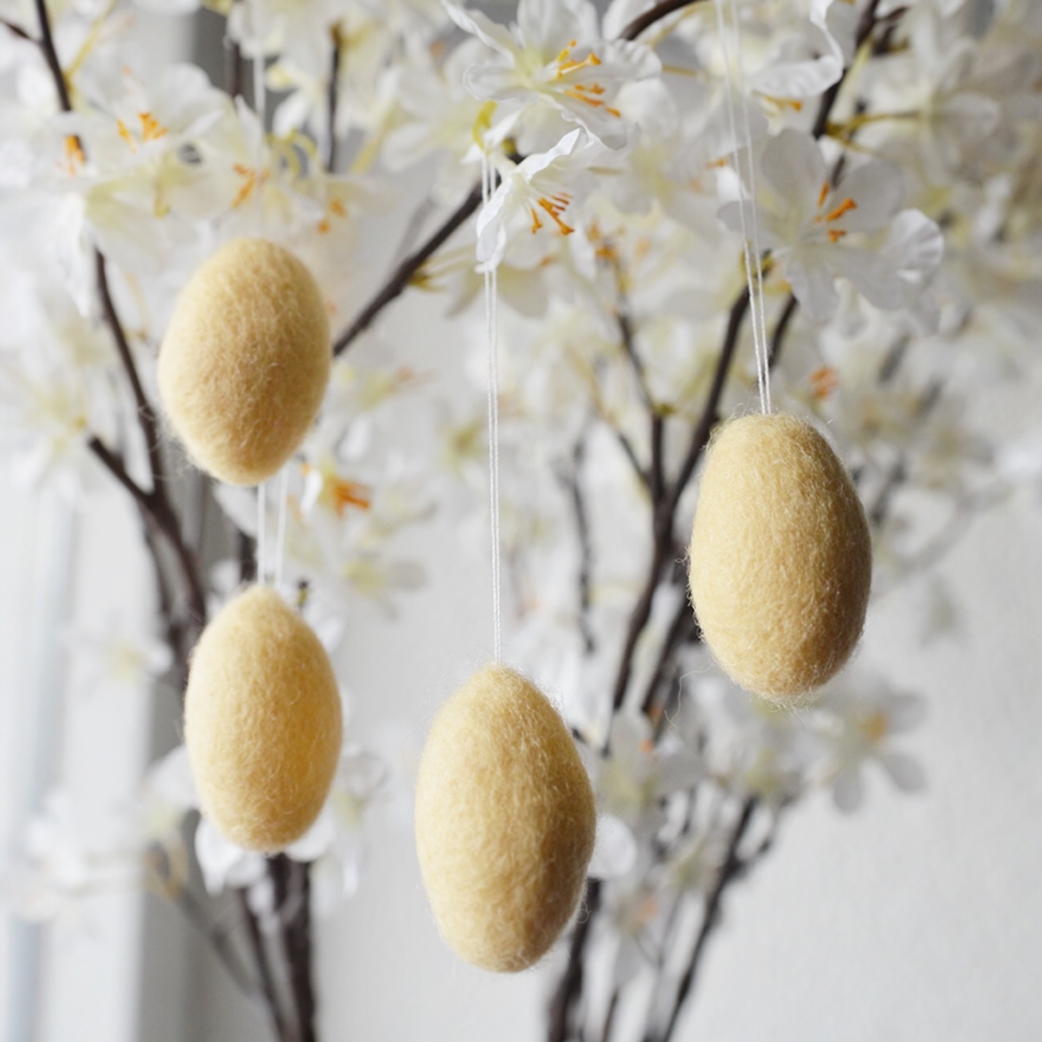 Vilten Ei Hanger Yellow | Noord Living