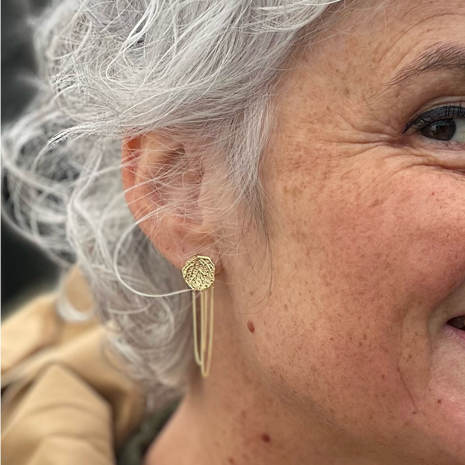 Fine Coral Chain Stud Earring Gold | Betty Bogaers