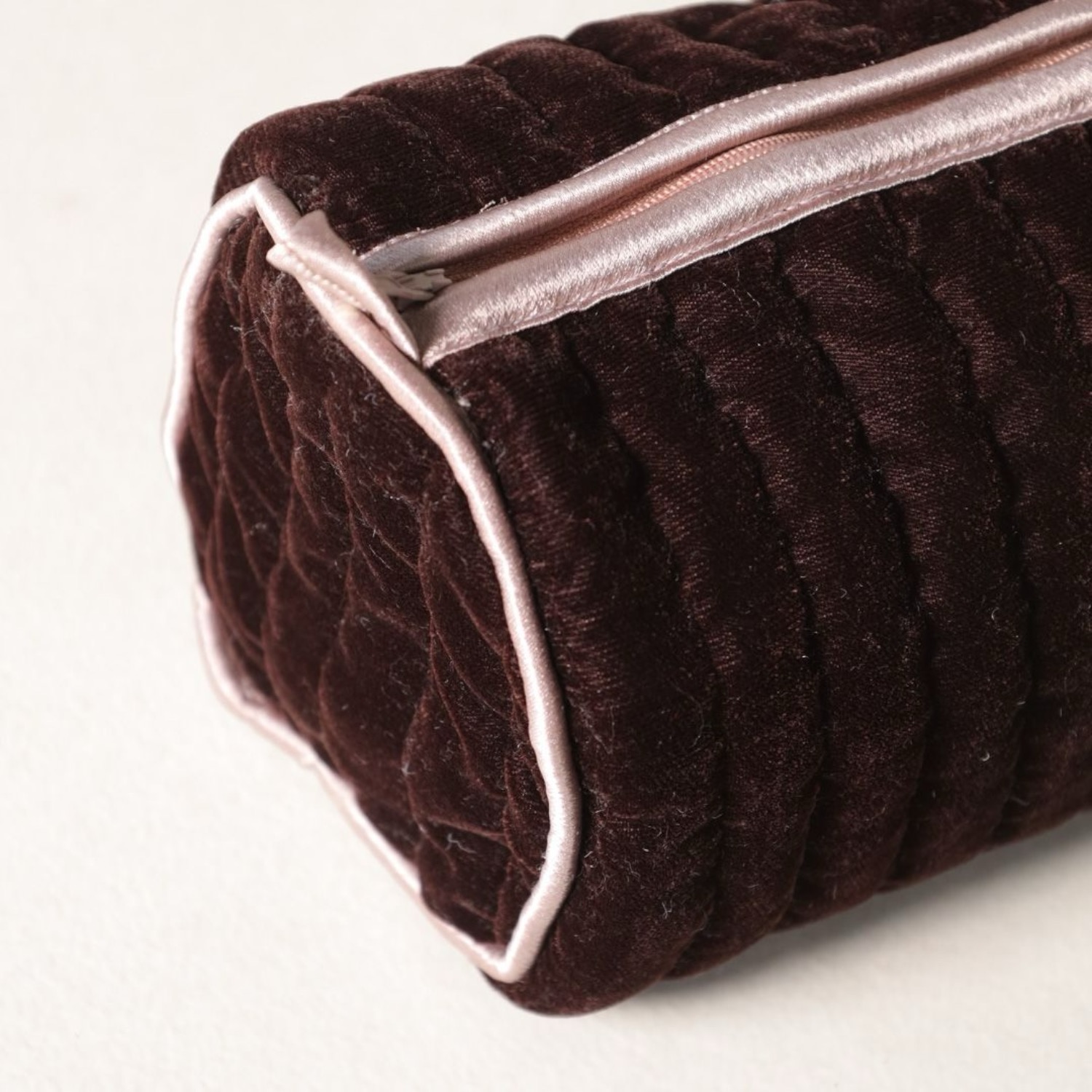 Jewelry pouch quilted deep brown velvet | Muja Juma
