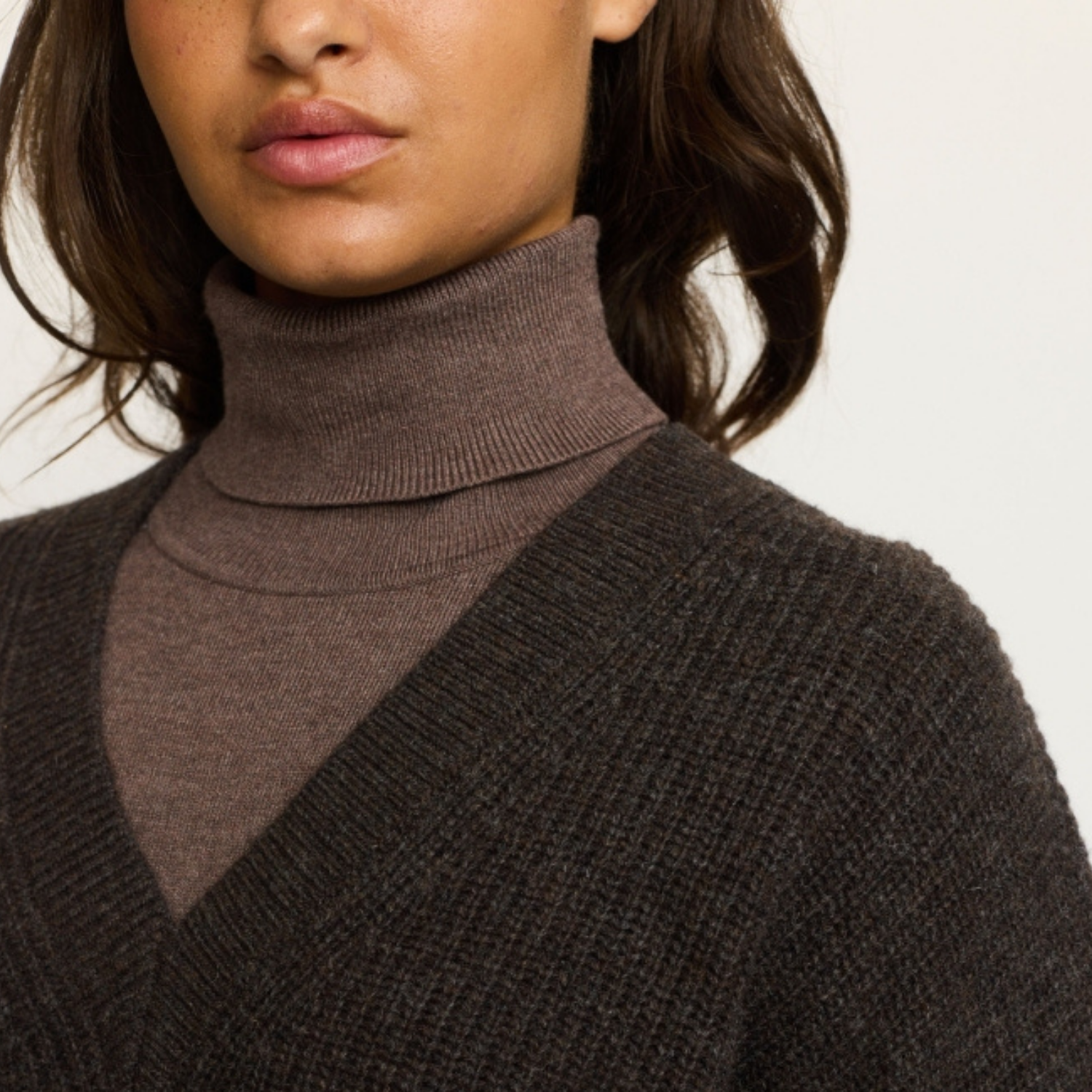 West V-neck Knit Coffee Quartz Melange | Soft Rebels